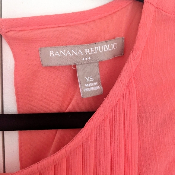 Banana Republic XS Coral Pleated Blouse - Picture 2 of 5